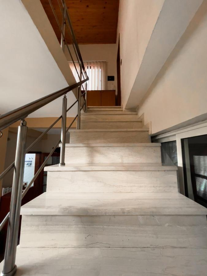 Vila Kodra Tirana Buitenkant foto